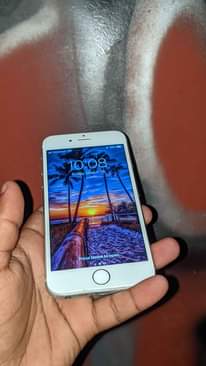 A picture of Iphone 6 plain 64gb