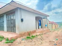A picture of I want money right now Call WhatsApp me on 0756009912