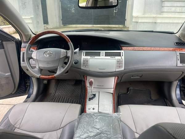 A picture of NEATLY USED TOYOTA AVALON LIMITED 2006 MODEL KEYLESS WITH ORIGINAL