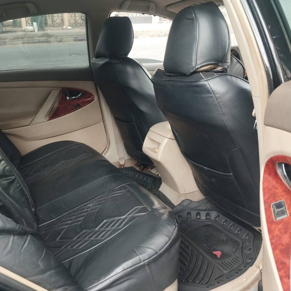 A picture of Toyota Camry 4plugs. Engine is and untouched The gear is