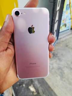 A picture of Iphone 7 plain gb 32