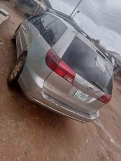 A picture of 2006 Toyota Sienner 2