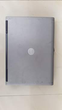 A picture of Dell Bei 130000 Ram 1 Hdd 160 Iko clear kila