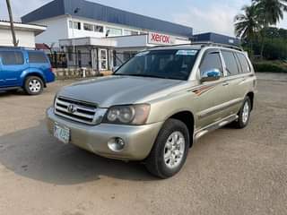 A picture of Toyota Highlander 2004