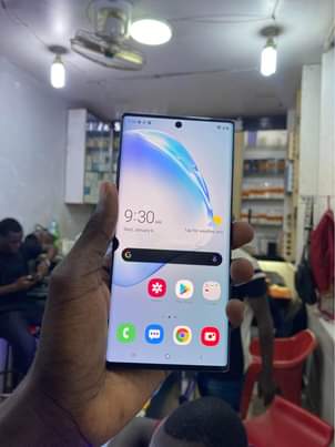 A picture of Samsung Note 10 plus 256gb storage 12gb ram 750k WhatsApp