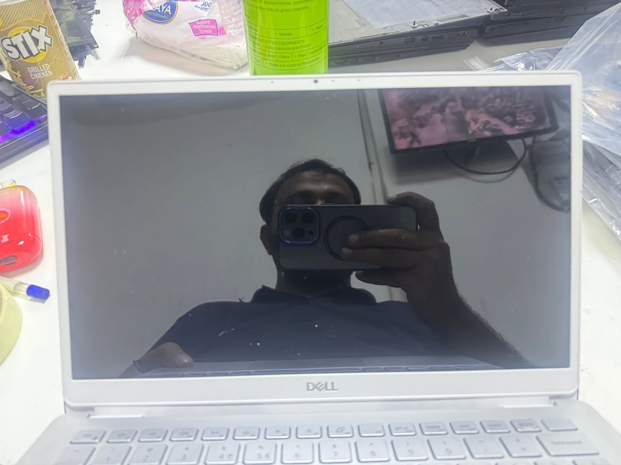 A picture of DELL INSPIRON
