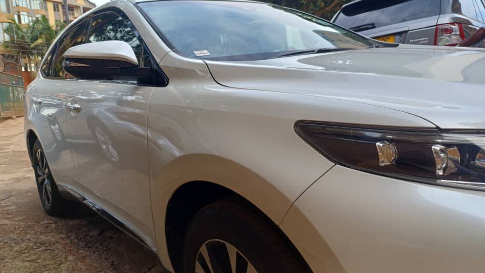 A picture of Toyota harrier at 85m