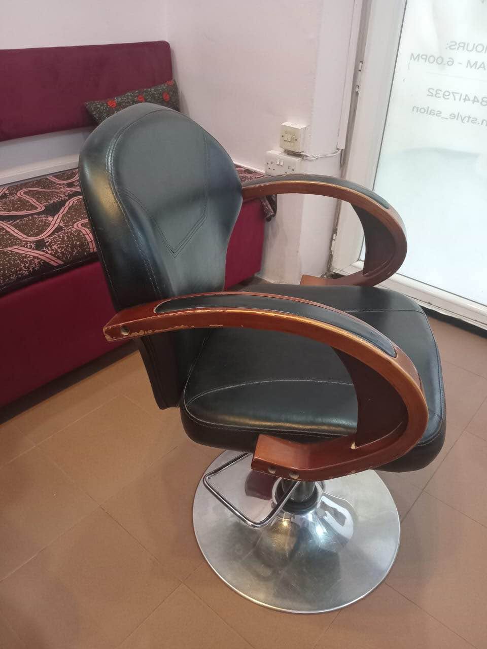 A picture of Salon chair