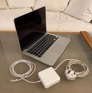 A picture of Apple MacBook Pro Retina 2015 core i5 Ram 8GB SSD
