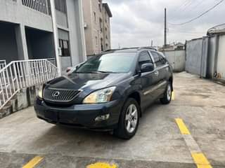A picture of REGISTERED first body Rx330 2006 PRICE 8 7M Not negotiable