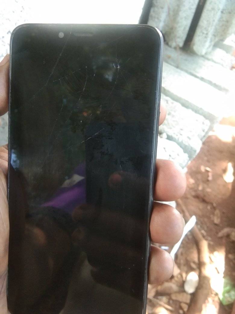 A picture of Slightly cracked infinix hot 7 