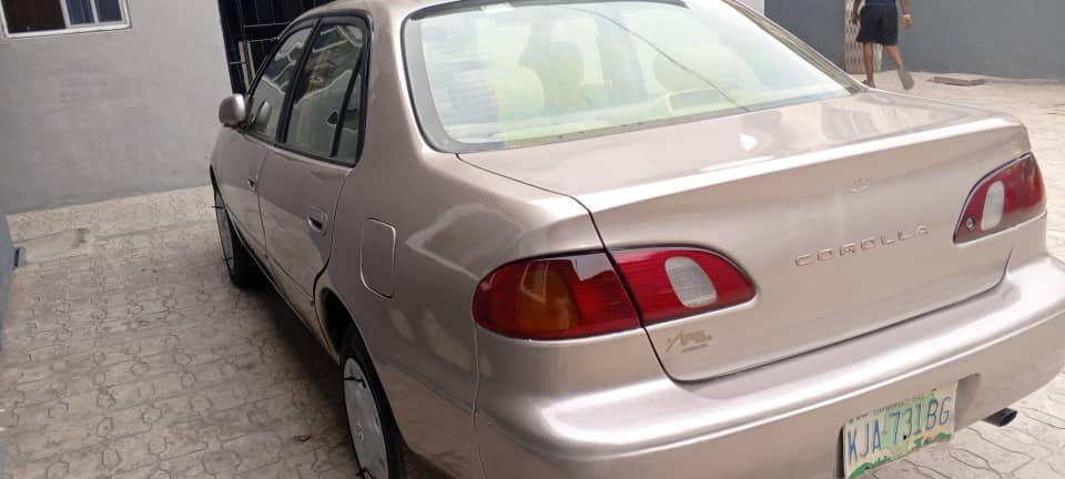 A picture of 2003 toyota corolla