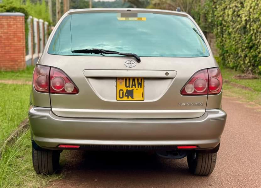 A picture of 2002 HARRIER 2.2cc UGX 17.5million 0704311899 whatsapp