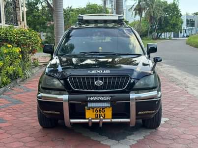A picture of Toyota Harrier Old