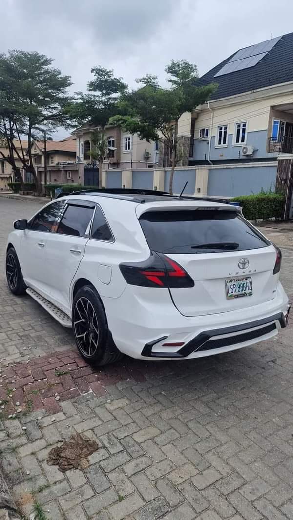A picture of 2010 Toyota venza limited clean Nigerian use upgraded to 2013