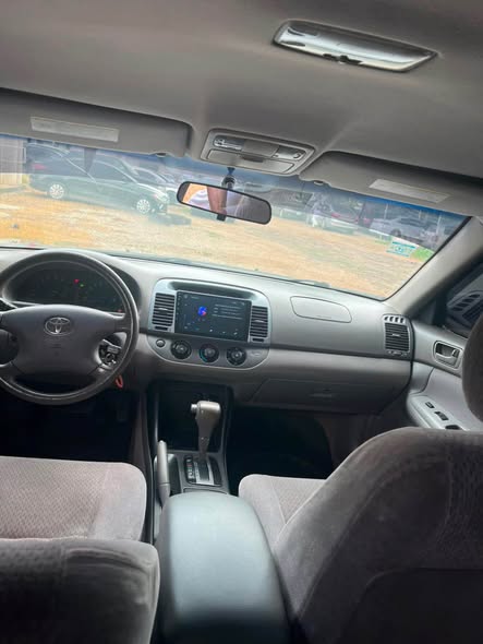 A picture of TOYOTA CAMRY LE 2005