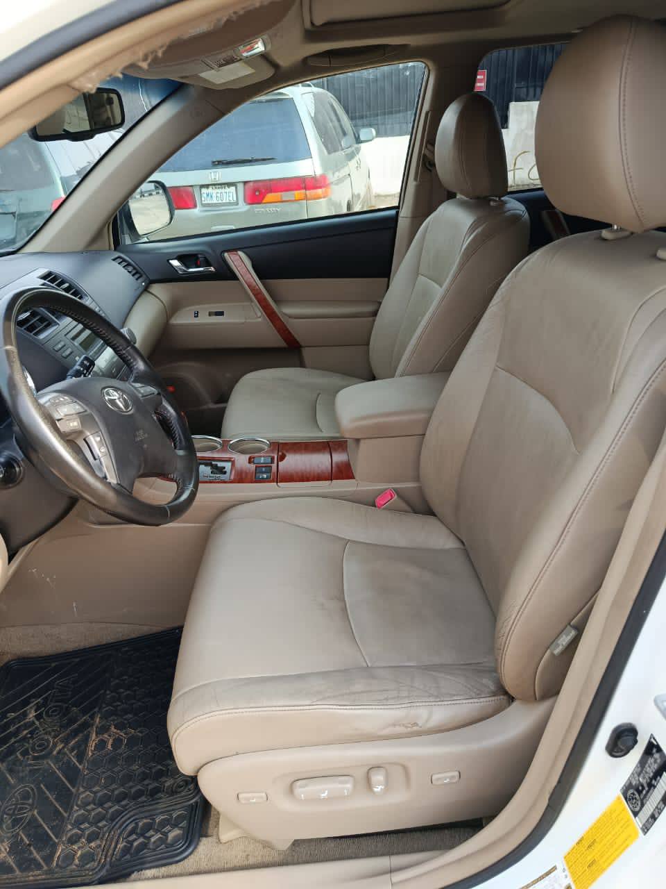 A picture of Toyota Highlander 09 limited edition tokubo just arrived in accdent