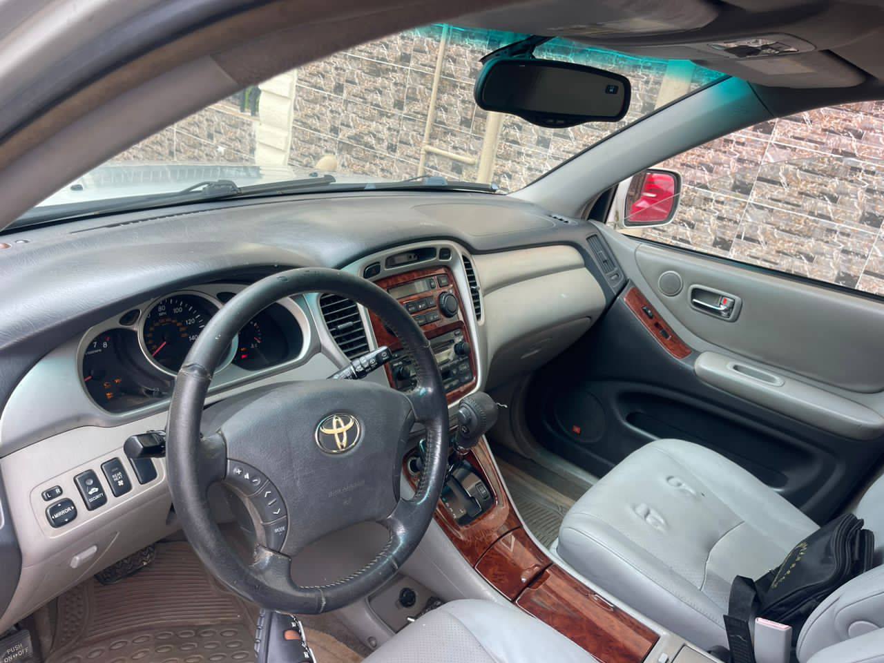 A picture of COMPLETE FIRST BODY Highlander in Perfect Condition with 3rows seater