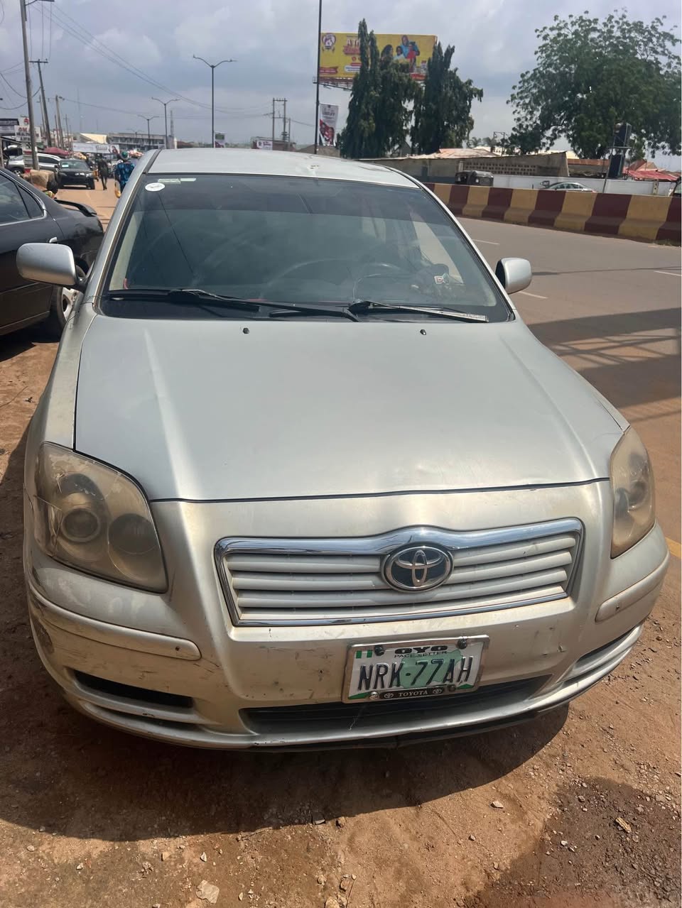 A picture of TOYOTA AVENSIS 2005