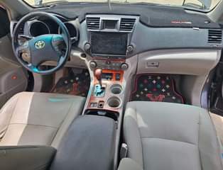 A picture of Registered Toyota Highlander Limited Thumstart 2011 Model