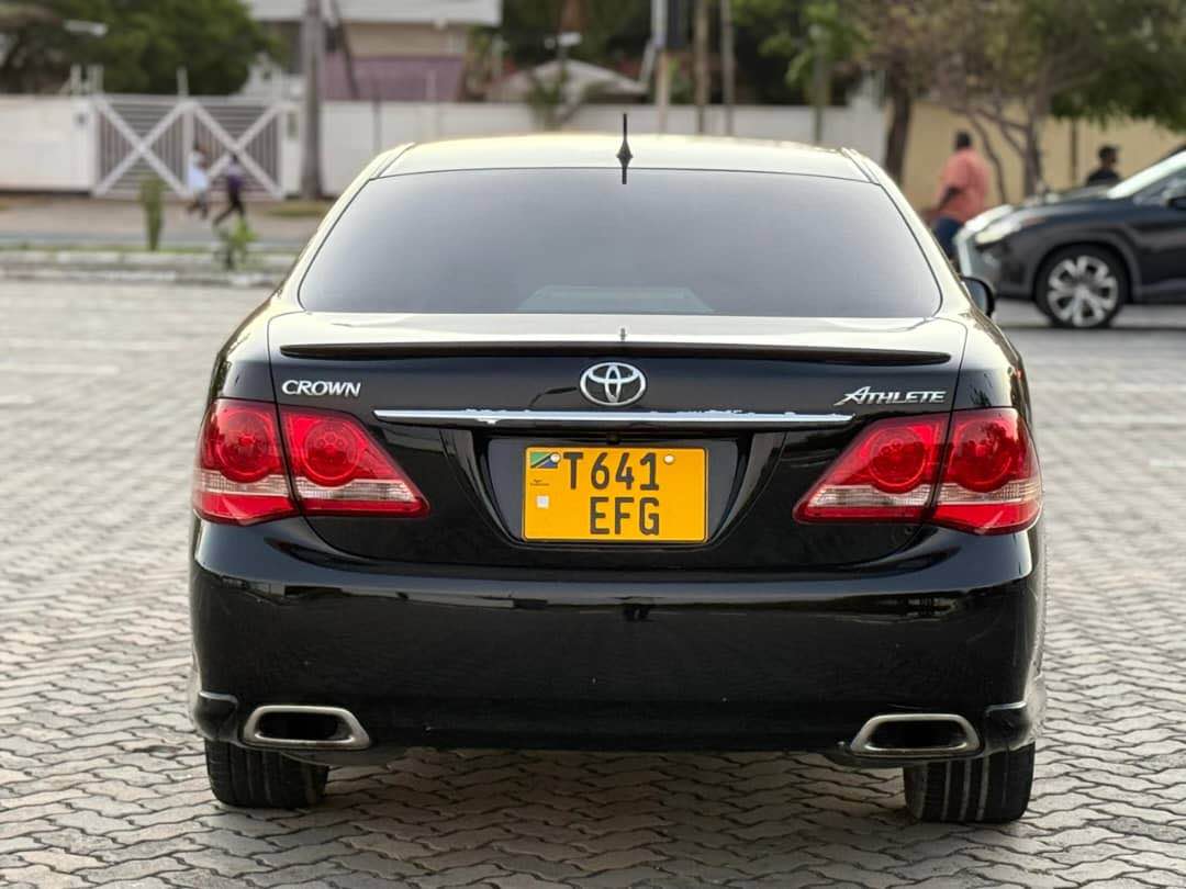 A picture of Toyota crown