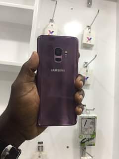 A picture of Sumsung s9 plain