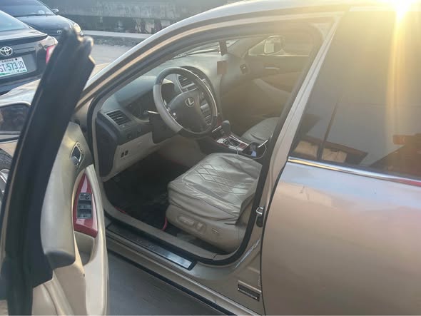 A picture of 2008 es 350