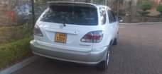 A picture of Toyota harrier 2001 model 4 sale