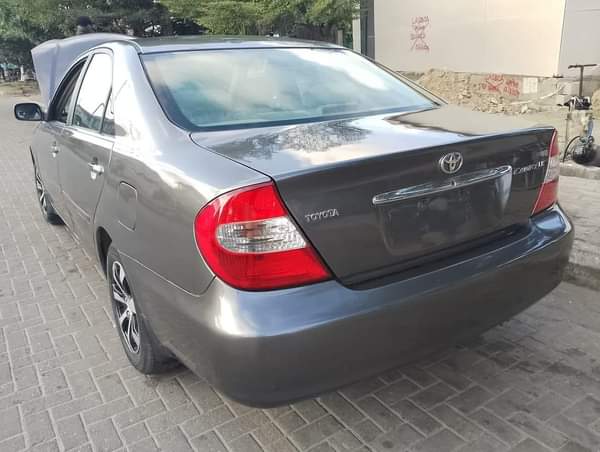 A picture of 2004 Toyota Camry painted on the first body with clean