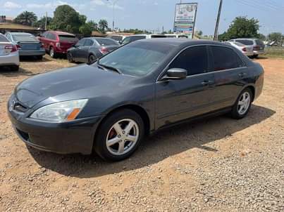 A picture of Honda Accord 2004