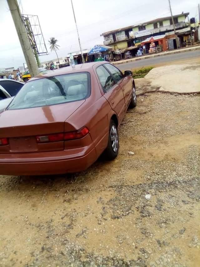 A picture of Toyota Camry tiny light baked on first body 08030481307