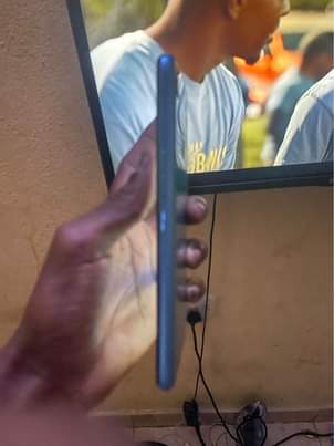 A picture of infinix Hot12i