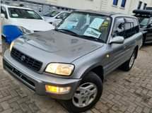 A picture of Toyota Rav 4 old