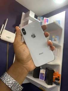 A picture of iPhone x no face GB 64 bh 100