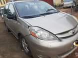 A picture of Toyota sienna 2008