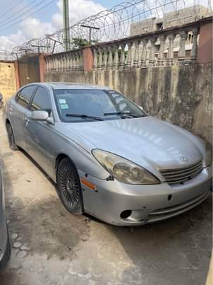 A picture of 2005 LEXUS ES330