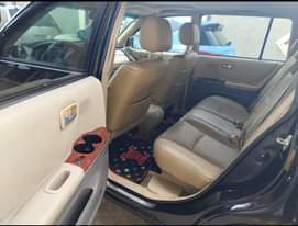 A picture of Toyota Highlander 06 3 seater engine and gear in pristine