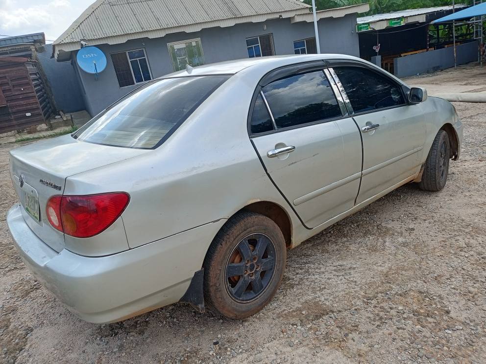 A picture of Toyota Corolla 04 painted on first body