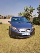 A picture of honda frv very well mantaned nothing to fix all papers