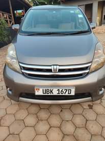 A picture of Toyota Isis for sale at a give away price