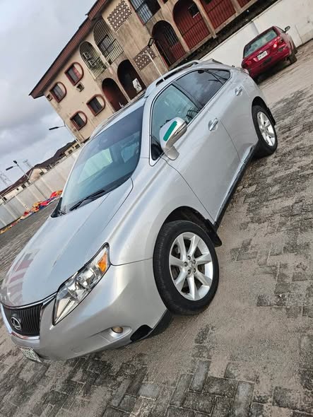 A picture of LEXUS RX350 2010 Model