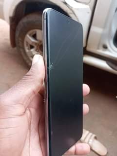 A picture of Cracked samsung s20 ultra
