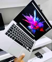 A picture of MacBook pro 2015 Retina nauza 6 50000 Ram 16 ssd