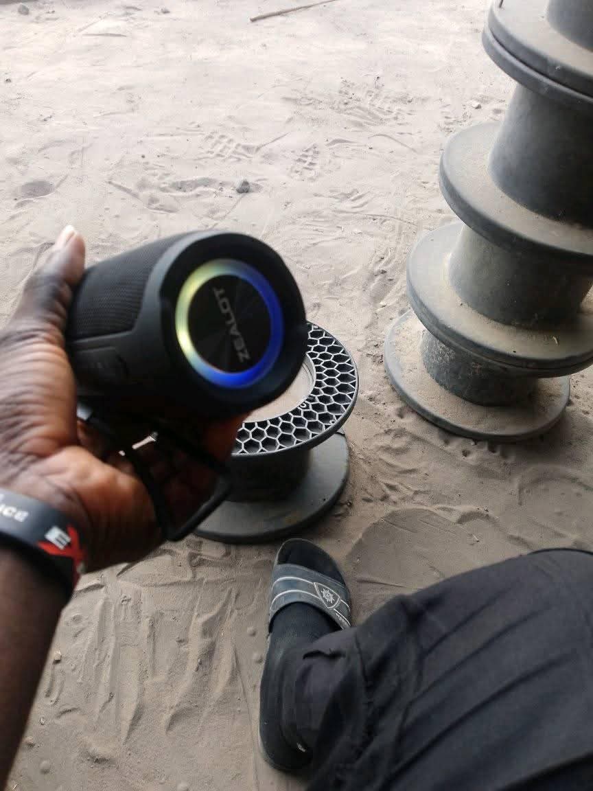 A picture of ZEALOT S49 mini boom speaker