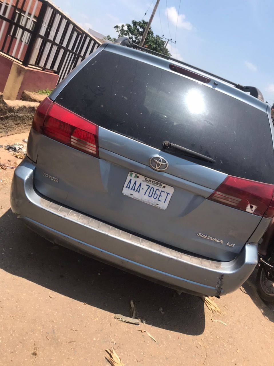 A picture of Toyota Sienna 2005