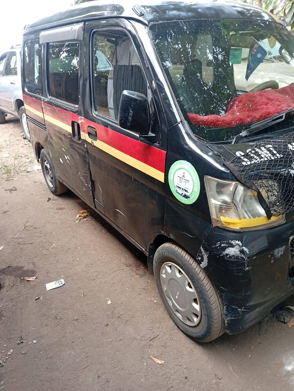 A picture of DAIHATSU mini Bus