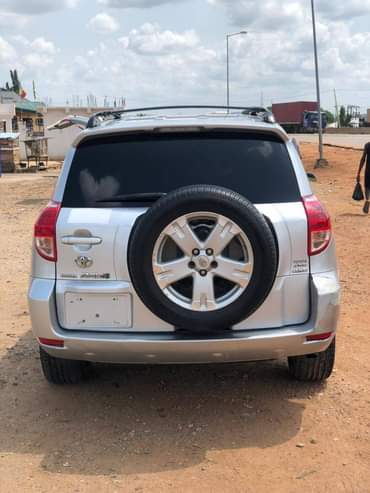 A picture of An Extremely Clean Toyota Rav4 2007 Model With Original Custom