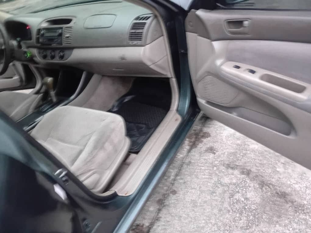 A picture of 2004 Toyota Camry