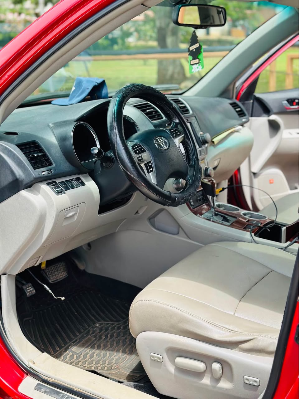 A picture of TOYOTA HIGHLANDER 2012 LIMITED EDITION