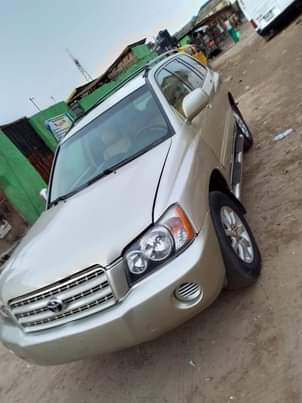 A picture of Toyota Highlander 03